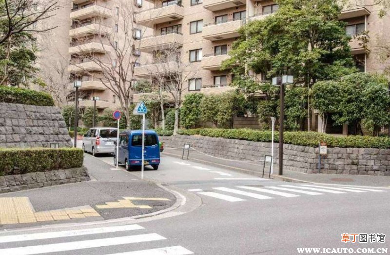 日本人不买雷克萨斯的原因，月薪多少养起得雷克萨斯