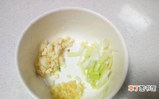 油菜炒木耳鸡蛋的家常做法