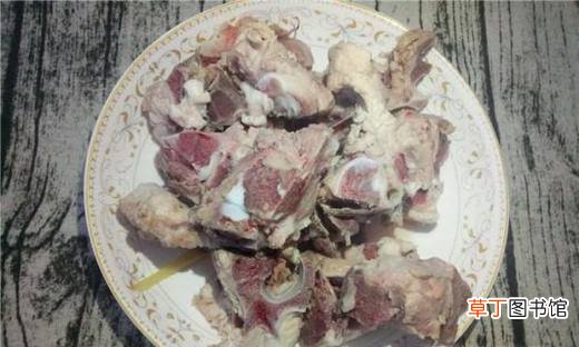 玉米炖排骨架的家常做法
