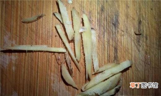 玉米炖排骨架的家常做法