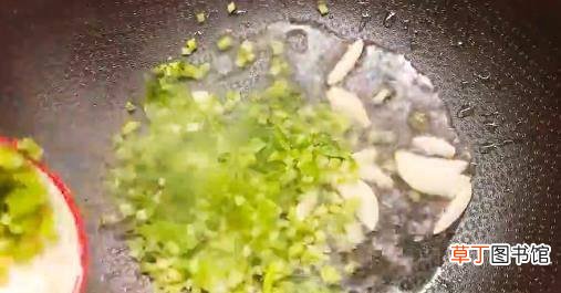 滋香酱油炒饭怎么做？