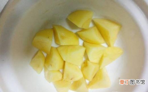 鸡腿炖芸豆土豆的家常做法