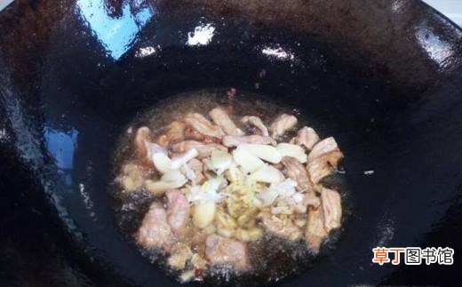 杏鲍菇圆葱炒肉的家常做法