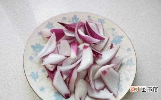杏鲍菇圆葱炒肉的家常做法