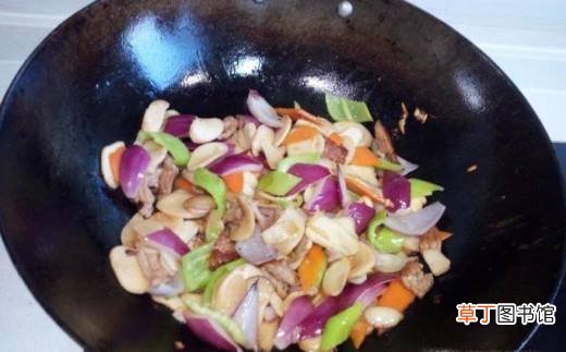 杏鲍菇圆葱炒肉的家常做法