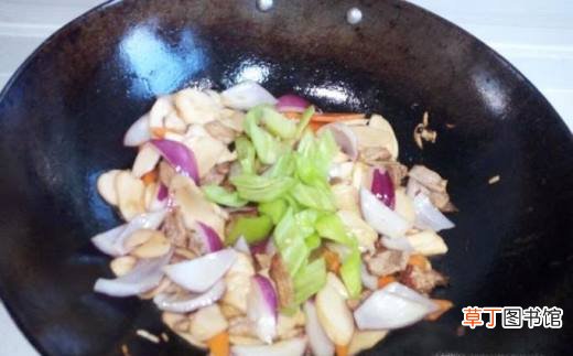 杏鲍菇圆葱炒肉的家常做法