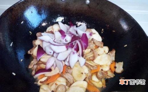 杏鲍菇圆葱炒肉的家常做法