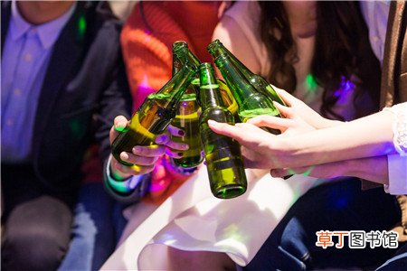 口腔溃疡可以抽烟喝酒吗