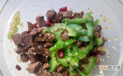 鸡肝拌苦瓜的家常做法