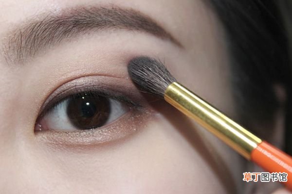 内双眼皮如何画眼妆 内双眼皮化妆技巧