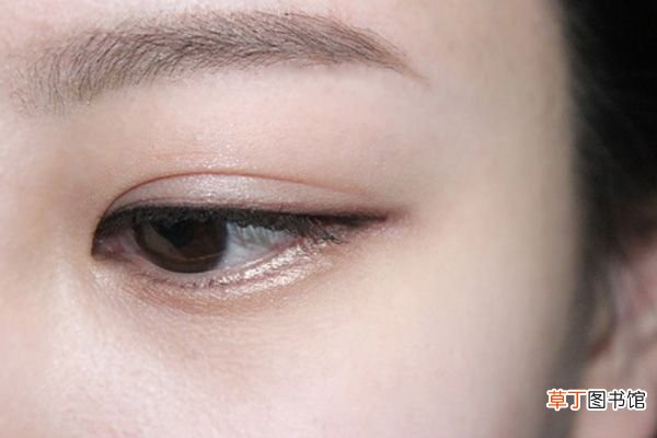 内双眼皮如何画眼妆 内双眼皮化妆技巧
