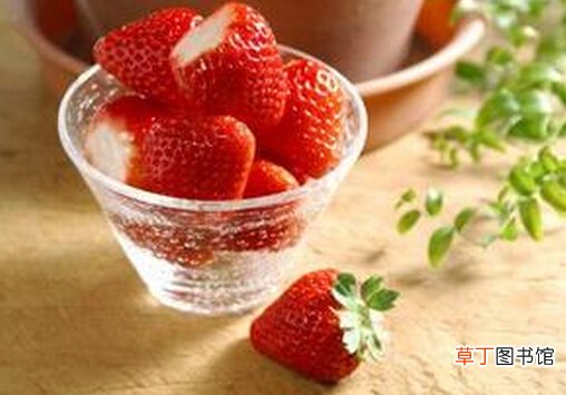 怎么正确洗草莓?如何洗掉蔬果上的保鲜剂?