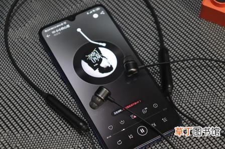 耳机的正确使用方法以及优缺点介绍 磁吸蓝牙耳机怎么用