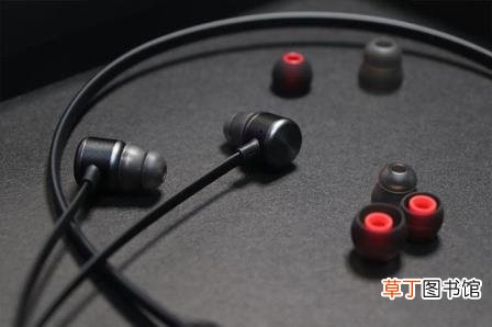 耳机的正确使用方法以及优缺点介绍 磁吸蓝牙耳机怎么用