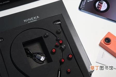 耳机的正确使用方法以及优缺点介绍 磁吸蓝牙耳机怎么用