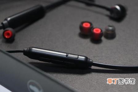 耳机的正确使用方法以及优缺点介绍 磁吸蓝牙耳机怎么用