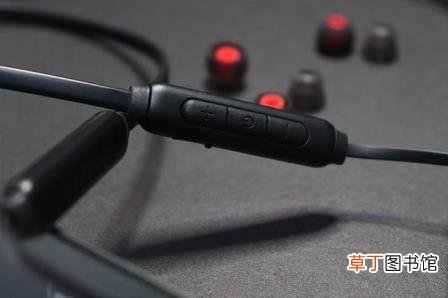 耳机的正确使用方法以及优缺点介绍 磁吸蓝牙耳机怎么用