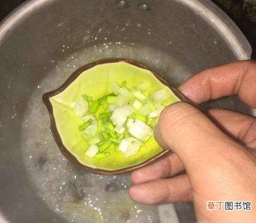 如何煮鳕鱼白菜粥？