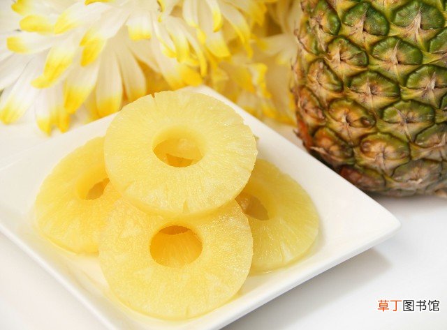 菠萝可以和红豆搭配食用吗？如何去除菠萝中的酸涩