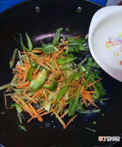 怎样做美味的豆豉炒胡萝卜白萝卜？