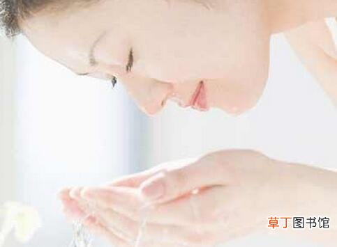 白醋洗脸的好处与注意事项