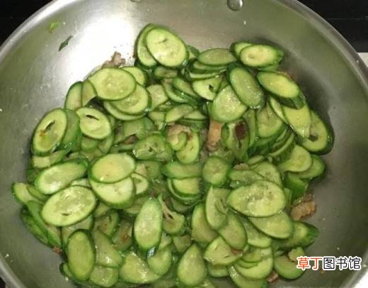 五花肉片炒丝瓜的家常做法