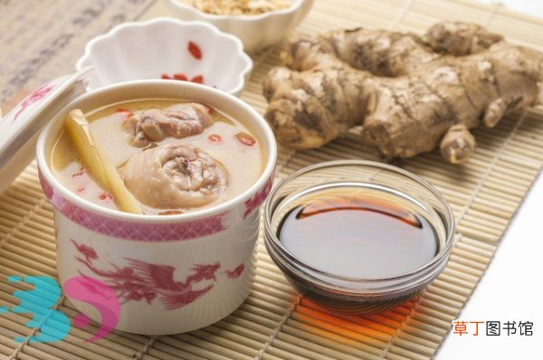 老母鸡和什么食材煲汤好喝,老母鸡煲汤的常见搭配,最全营养攻略都在这里了