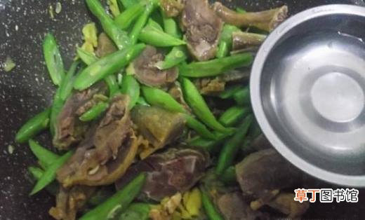 四季豆炒腊鸭的做法