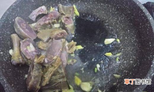 四季豆炒腊鸭的做法