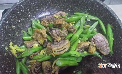 四季豆炒腊鸭的做法