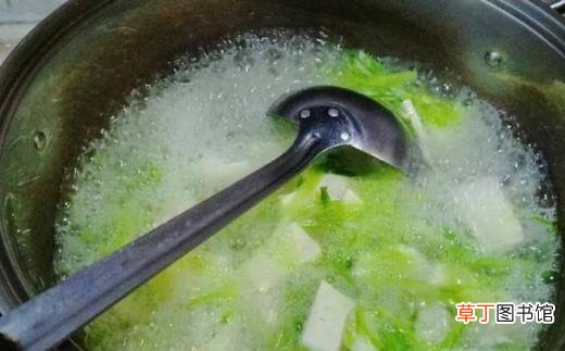 萝卜豆腐芹菜叶子汤的做法
