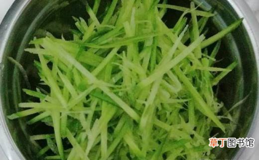 萝卜豆腐芹菜叶子汤的做法