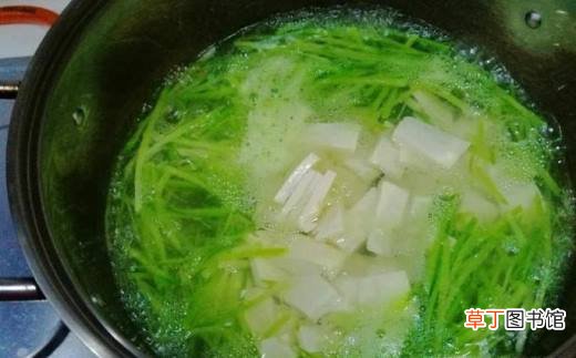 萝卜豆腐芹菜叶子汤的做法
