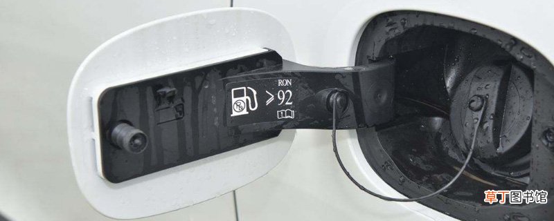 汽车加油盖怎么打开，汽车油箱盖开关图解