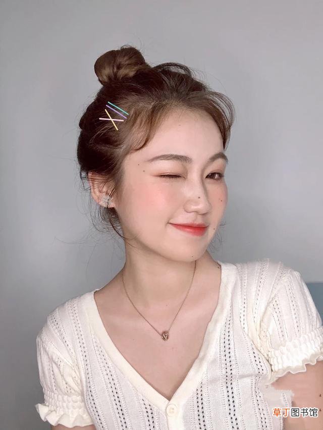 卷发怎么扎好看 中卷发怎么扎好看又简单