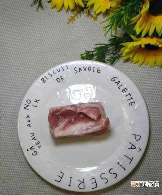 怎样做美味的蒜苔香菇炸酱面？