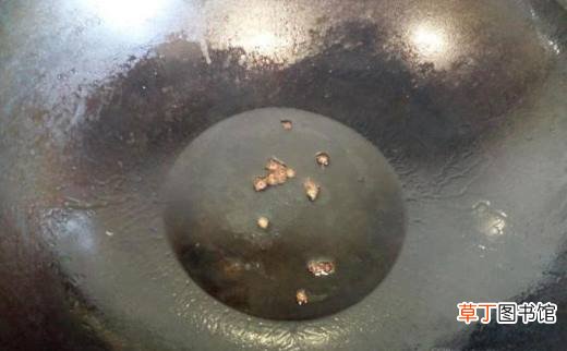 脆皮肠炒青椒鸡蛋的家常做法