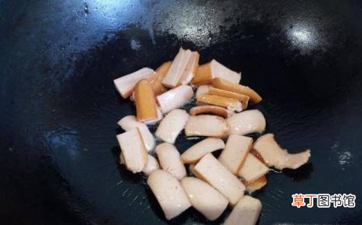 脆皮肠炒青椒鸡蛋的家常做法