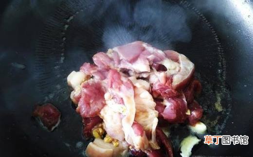 好吃的黄瓜皮炒肉片的做法