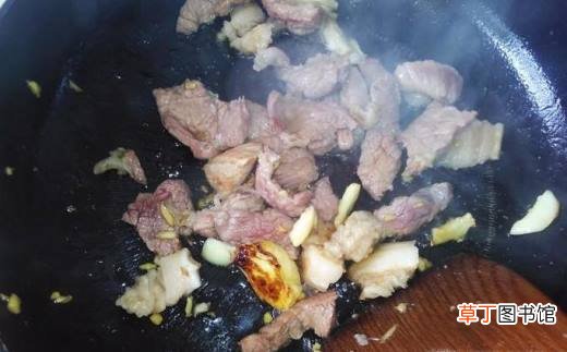 好吃的黄瓜皮炒肉片的做法