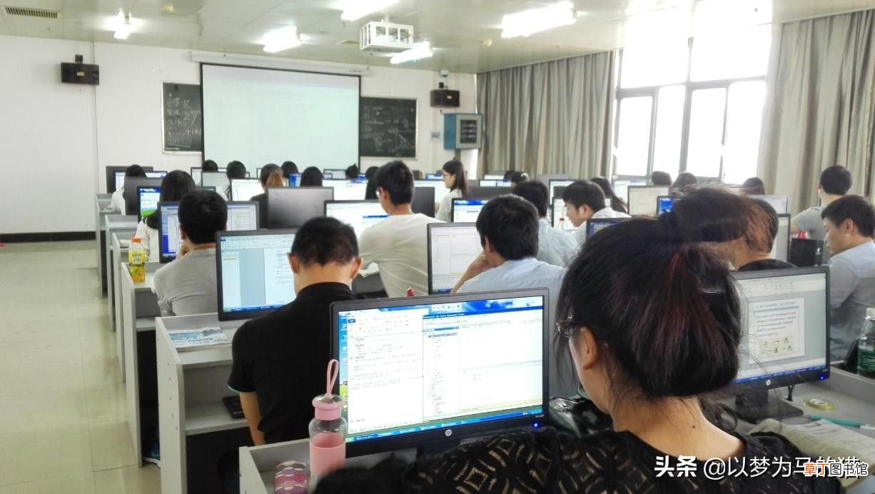 女生很吃香的8大专业 女生学什么专业好