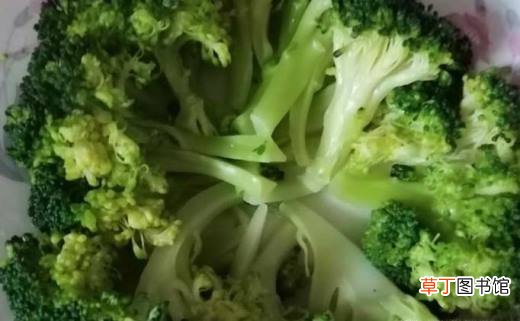 怎样做好吃的西兰花拌海带？