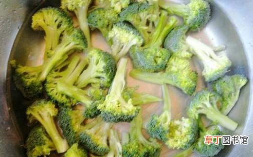 怎样做好吃的西兰花拌海带？