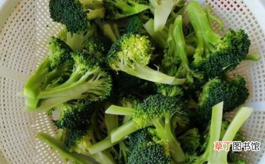 怎样做好吃的西兰花拌海带？