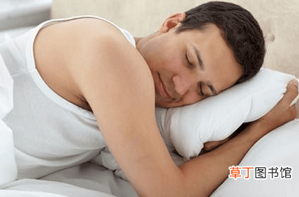 男人晚上睡觉出汗原因-男人晚上睡觉出汗是怎么回事