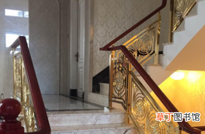 楼梯必须要有扶手吗