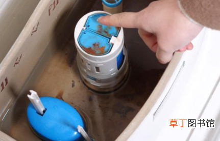 马桶水箱有水按下去不冲水怎么回事