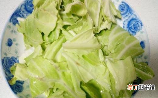 卷心菜炒西红柿土豆片的家常做法