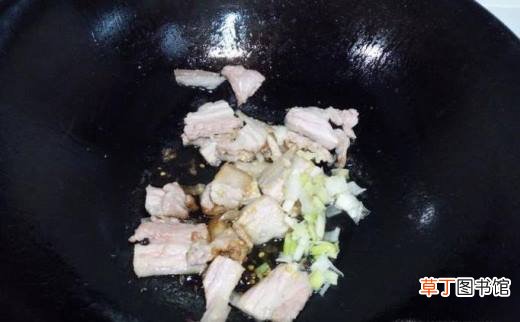 卷心菜炒西红柿土豆片的家常做法