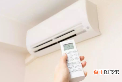 空调制冷吹出来的风为什么是热风